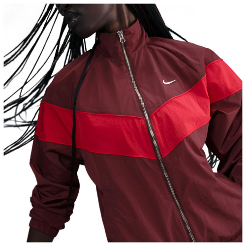 Nike Γυναικείο αντιανεμικό μπουφάν Windrunner